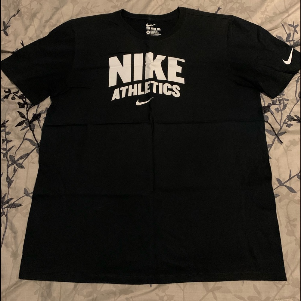 Nike T-shirt NWOT